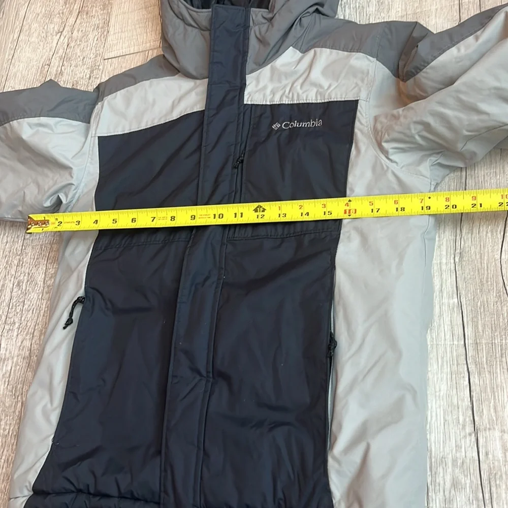 Columbia Waterproof Omnishield Grey Color‎ Block Jacket Shell Size 10/12 Youth